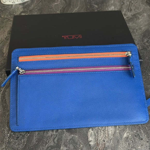 Tumi Clutch with 4 zipper/compartments. - Picture 2 of 3